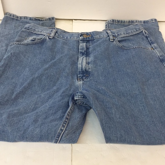 Wrangler Other - EUC Wrangler Jeans Size 42/32 Men’s Relaxed Fit